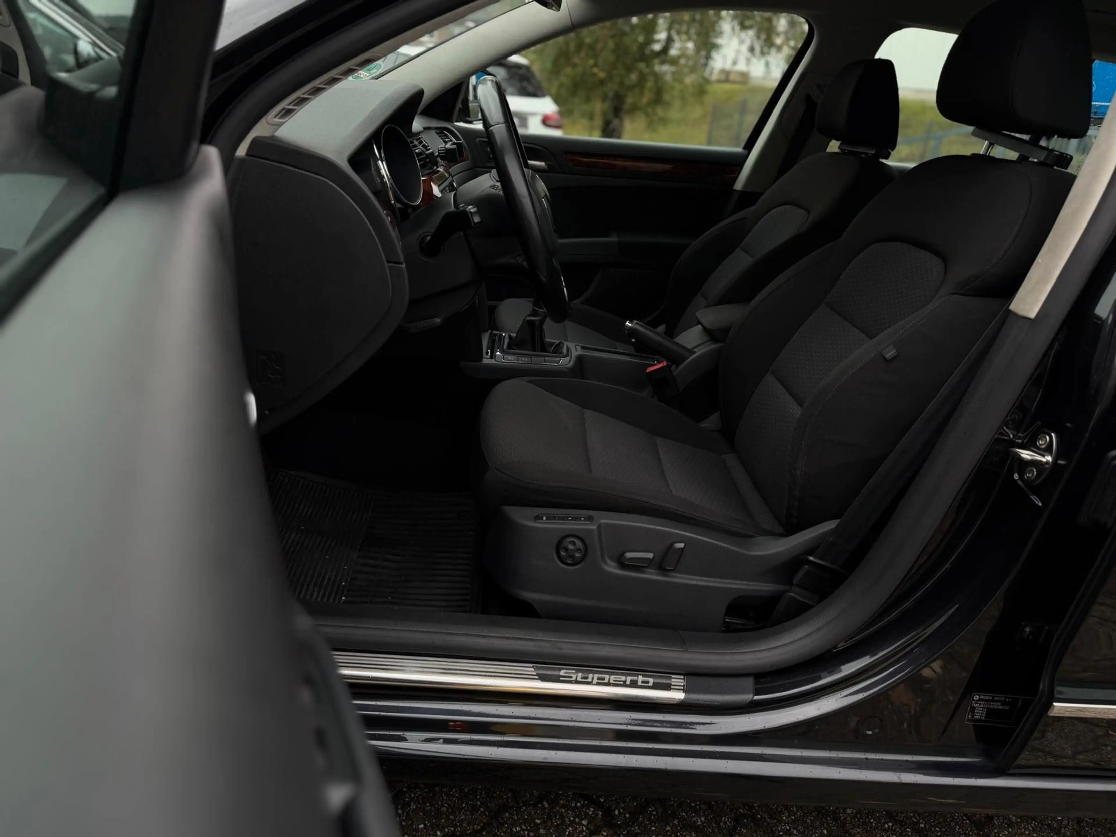Skoda Superb Combi Elegance 1.HAND/XENON/SHZ/PARK/TEMP — photo 8