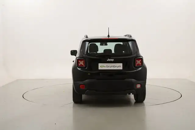 Jeep Renegade view 4