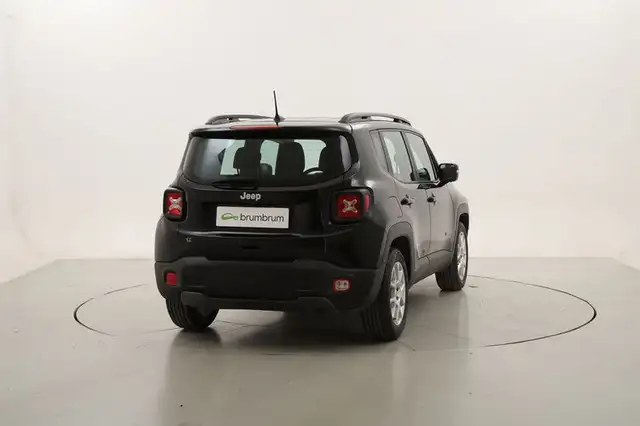 Jeep Renegade view 5