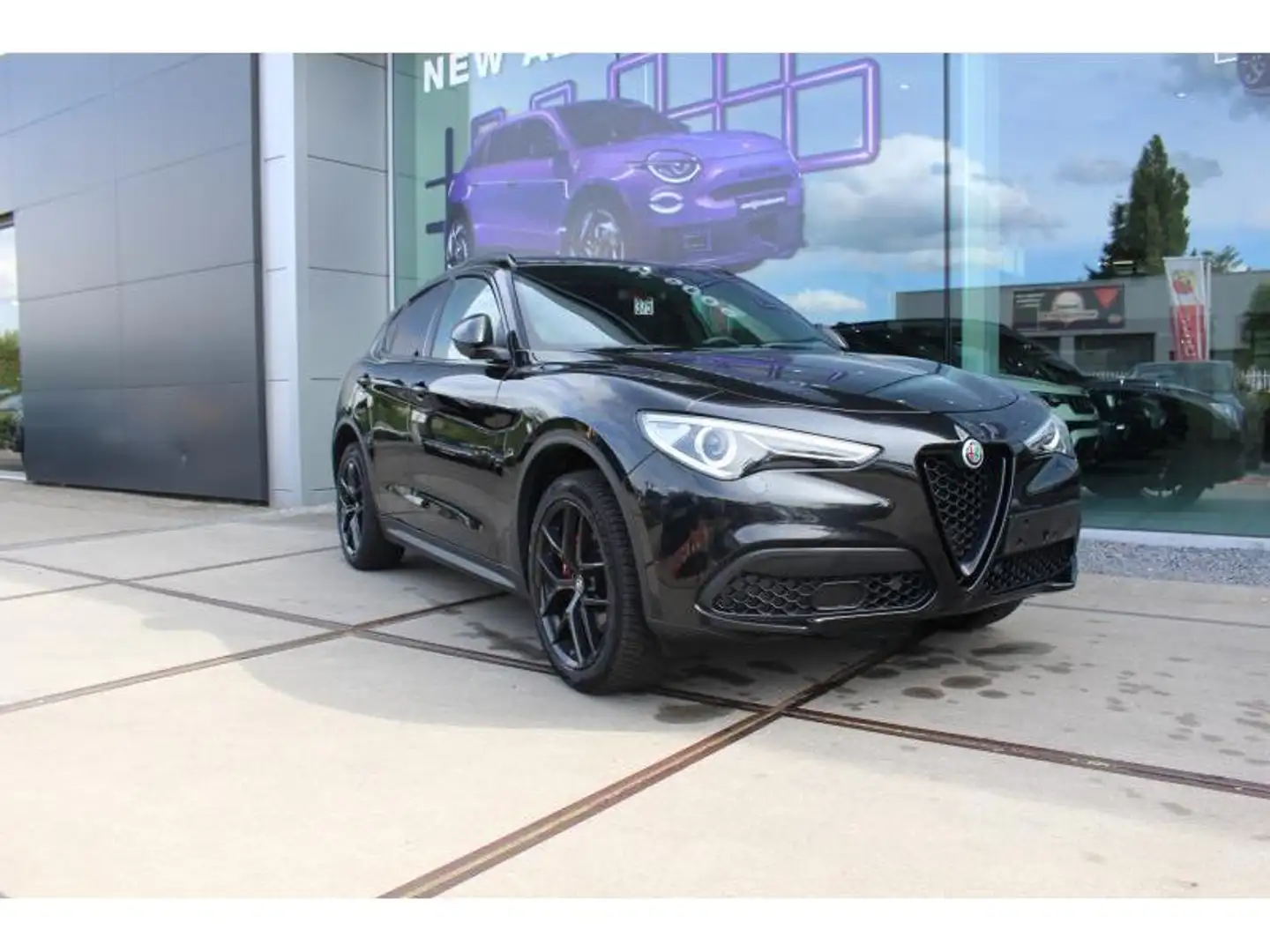 Alfa Romeo Stelvio B-Tech 2.0 TB 200 Q4 Schwarz - 1