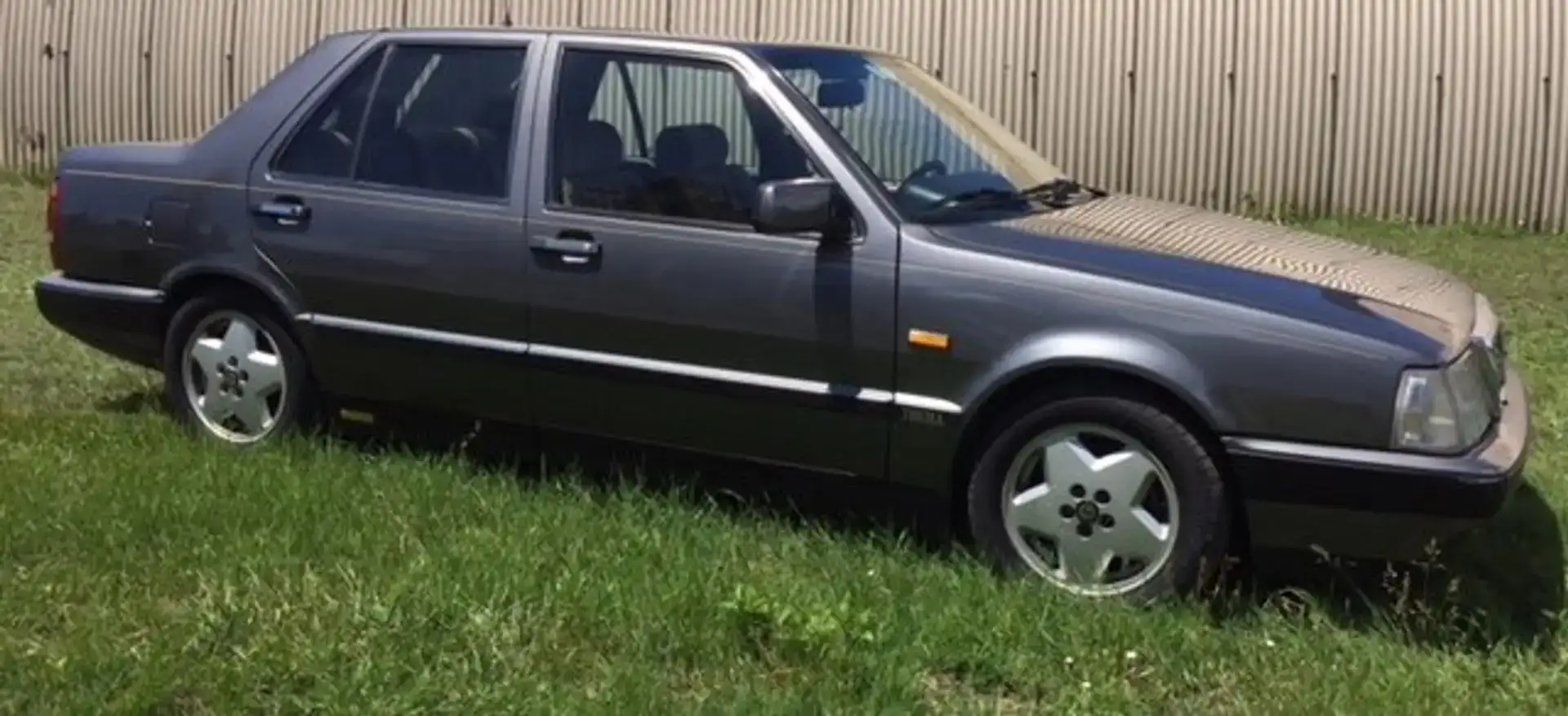 Lancia Thema Thema 2.9 8.32 FL Серебристый - 1