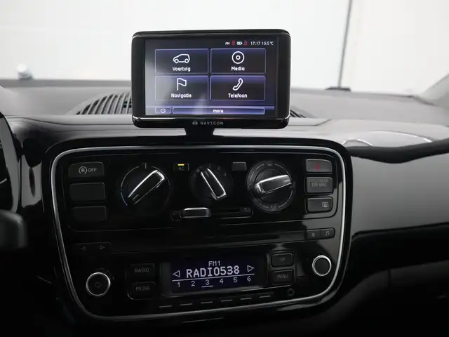 Volkswagen Up! view 8
