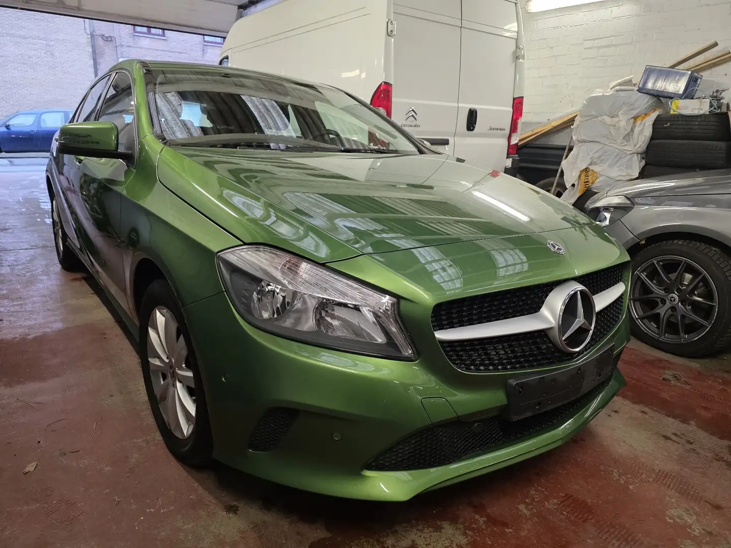 Mercedes-Benz A 180 d 7G-DCT et 1 an de garantie Vert - 2