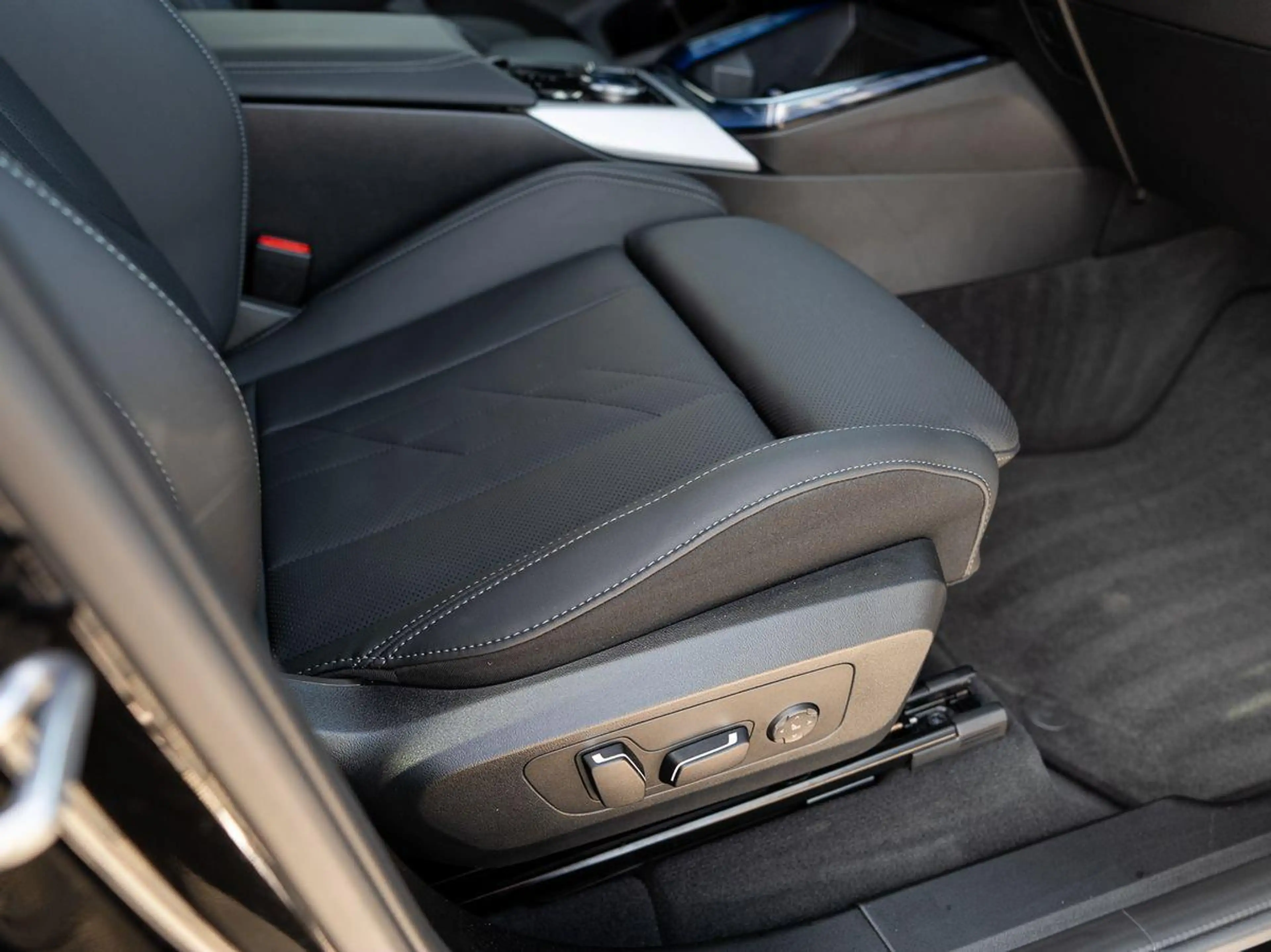 BMW X3 20d xDrive M-Sport AHK PANO H&K ACC KoZg 360° — photo 14
