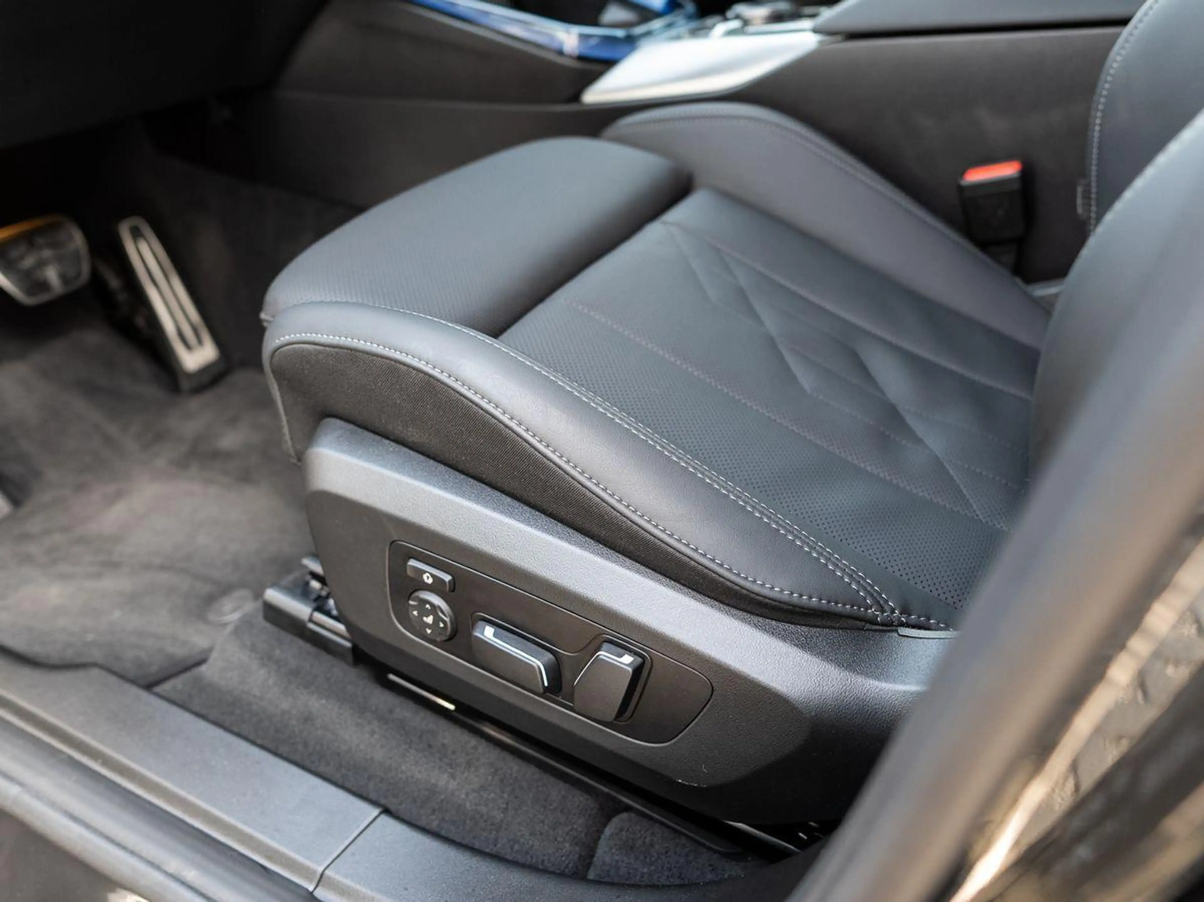 BMW X3 20d xDrive M-Sport AHK PANO H&K ACC KoZg 360° — photo 11