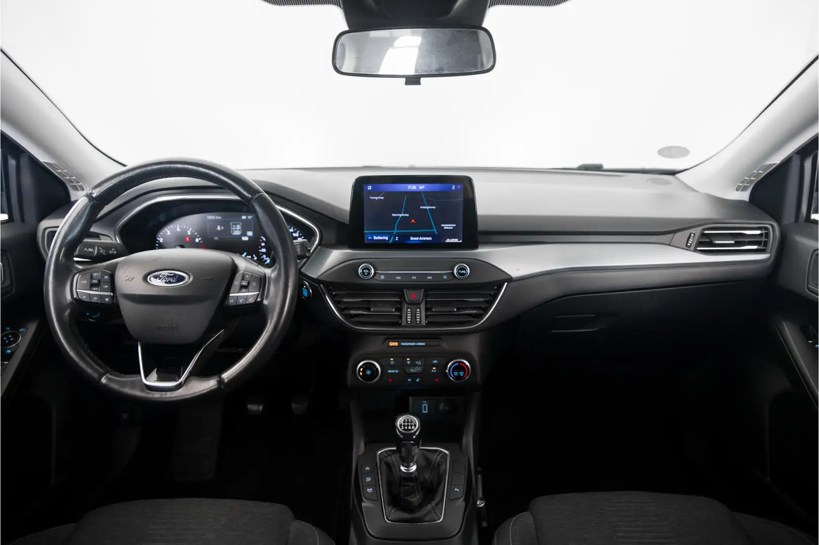 Ford Focus Wagon 1.0 EcoBoost Active Business Trekhaak Verwar Zwart - 2