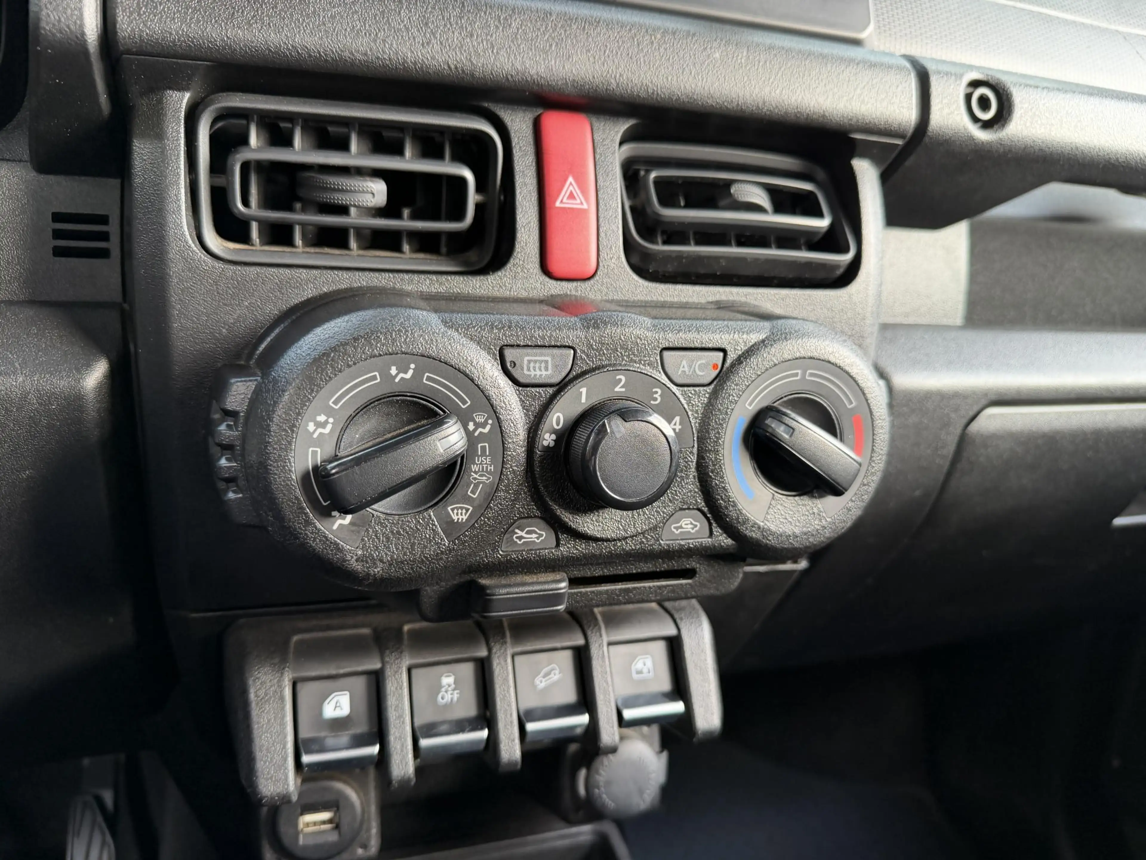 Suzuki Jimny 1.5 Comfort AllGrip 4-zits 102PK | Stoelverwarming — photo 10