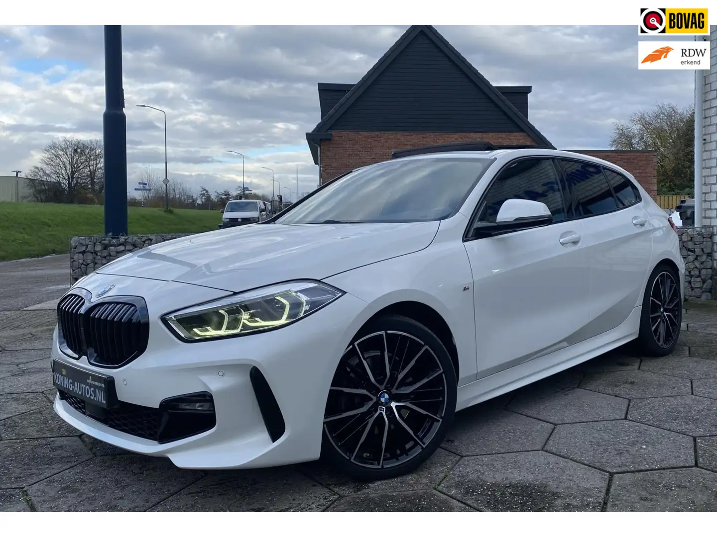 BMW 118 1-serie 118i High Executive M-sport/ Pano/ H&K/ VC Wit - 1