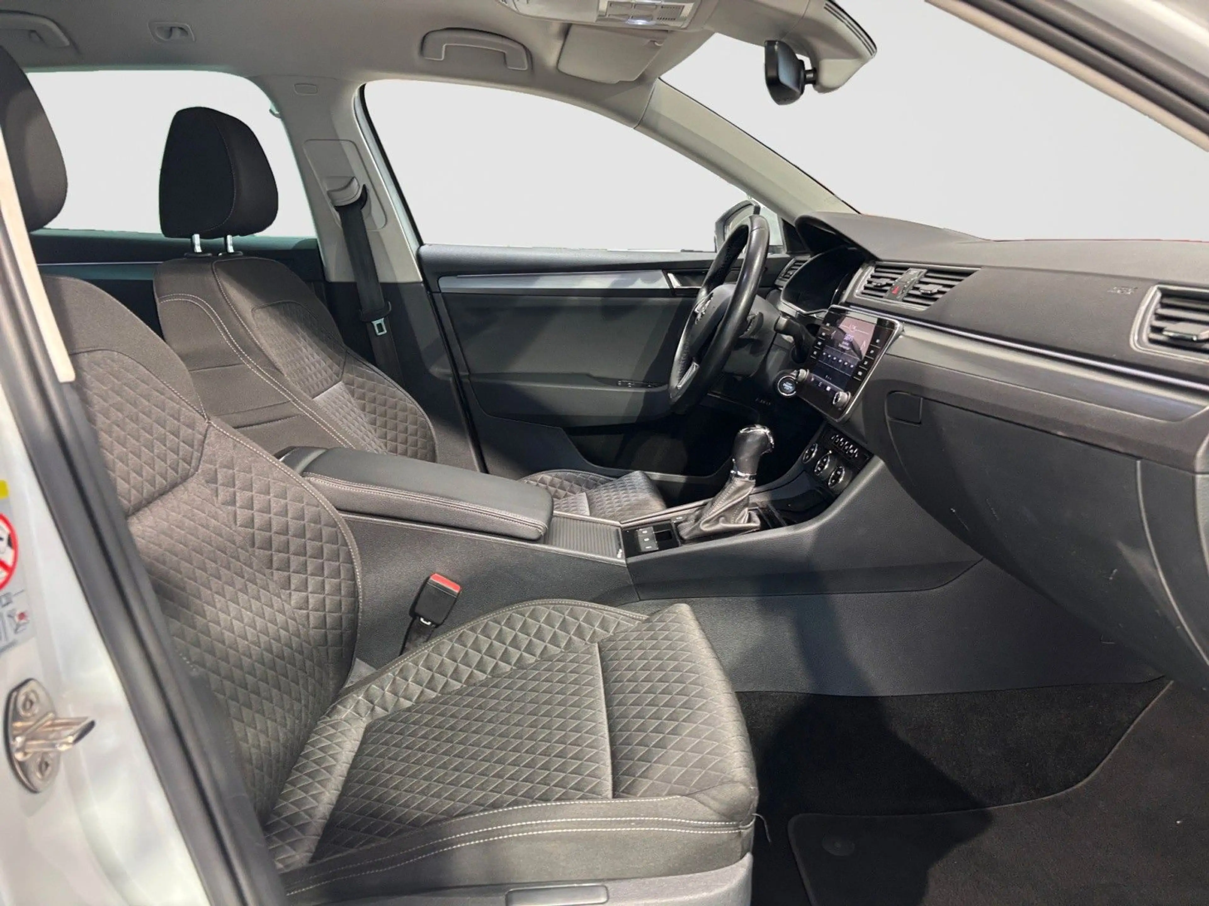 Skoda Superb 2.0TDI DSG AHK APP ACC KAM CANTON KESSY — photo 15