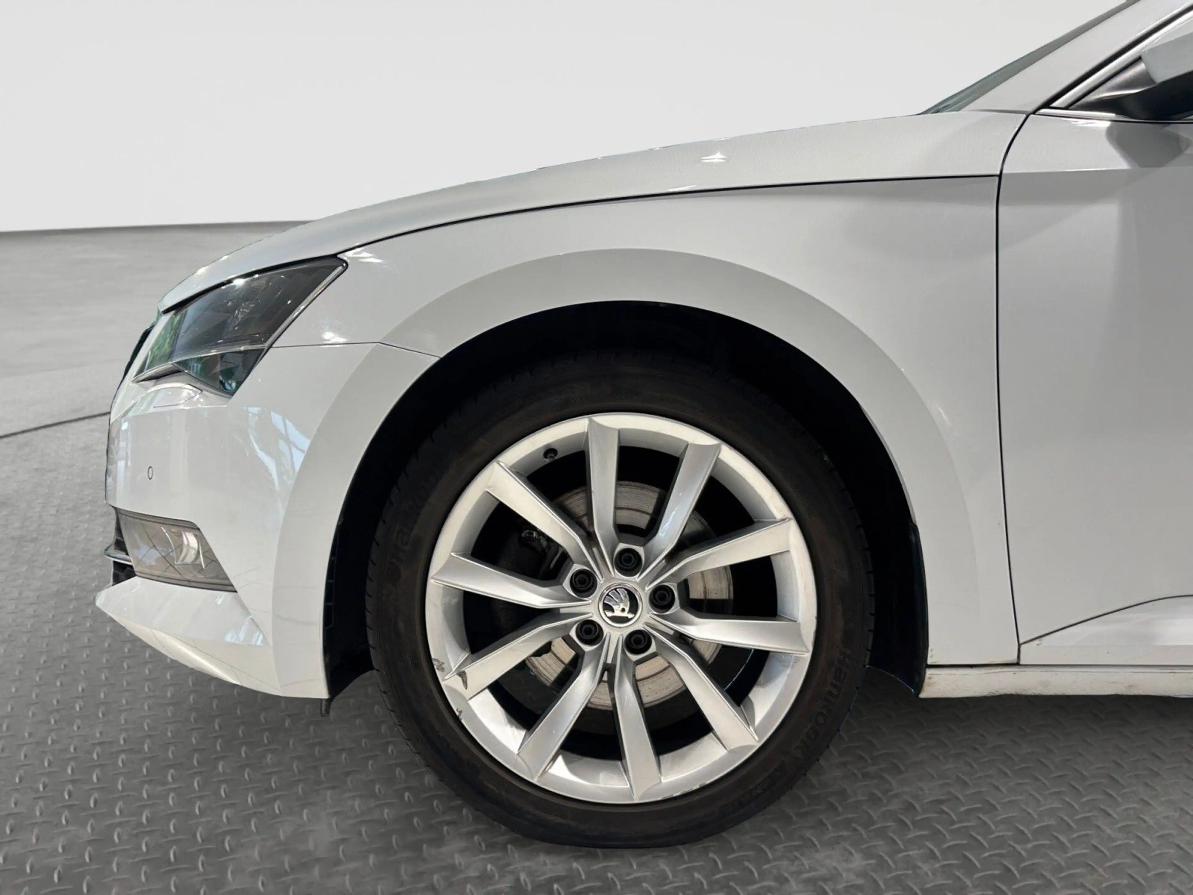 Skoda Superb 2.0TDI DSG AHK APP ACC KAM CANTON KESSY — photo 7