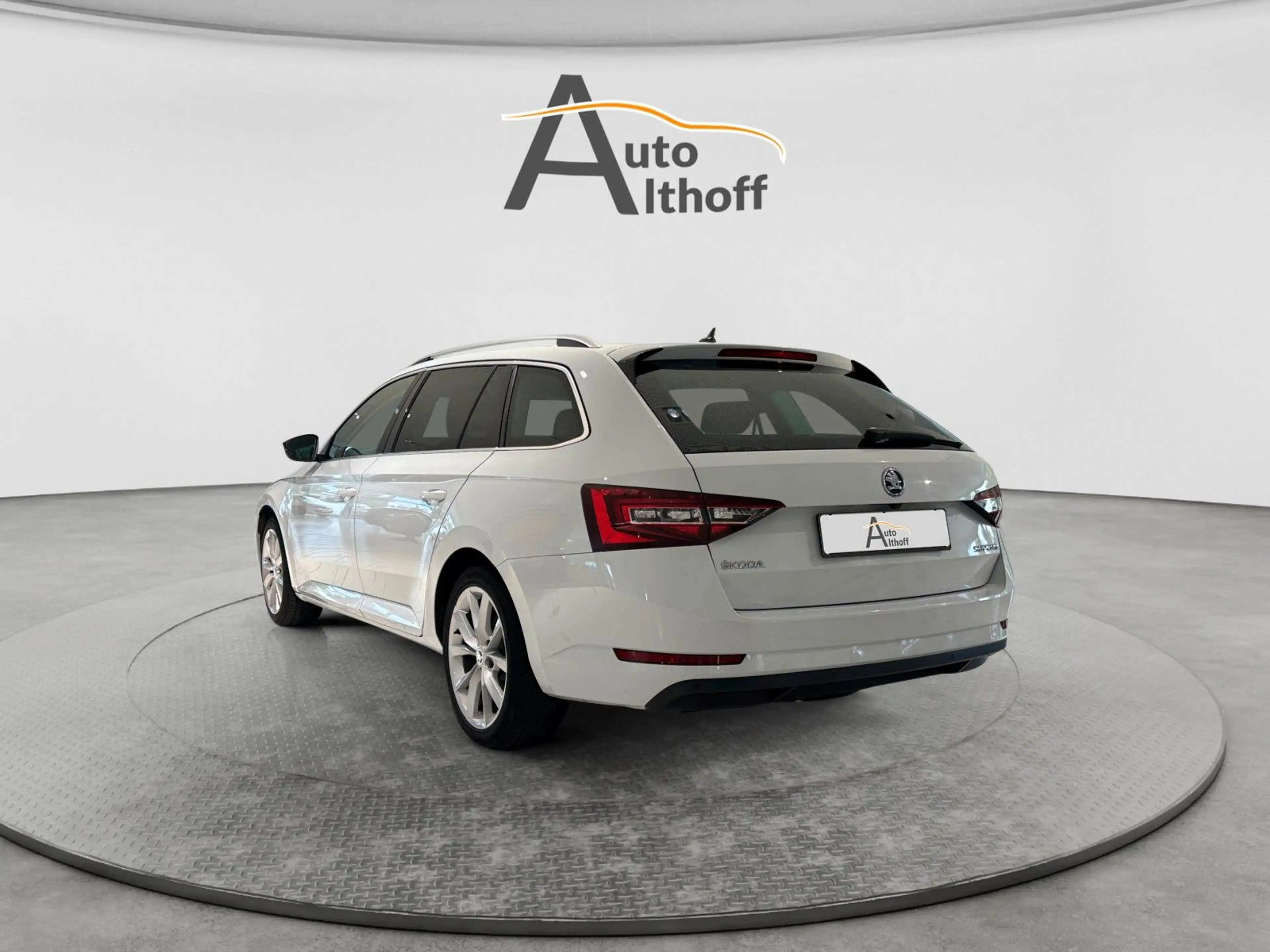 Skoda Superb 2.0TDI DSG AHK APP ACC KAM CANTON KESSY — photo 4