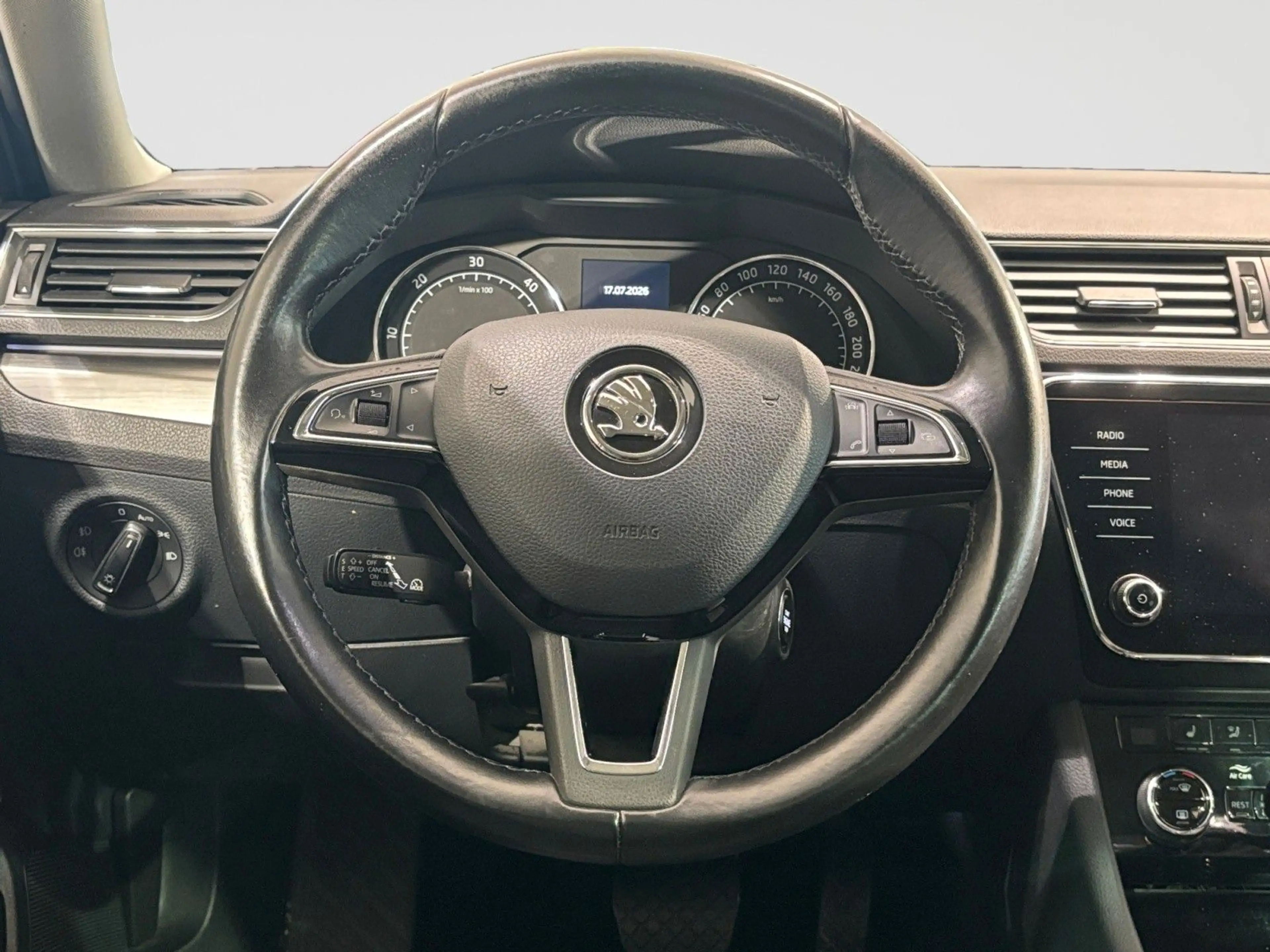 Skoda Superb 2.0TDI DSG AHK APP ACC KAM CANTON KESSY — photo 11