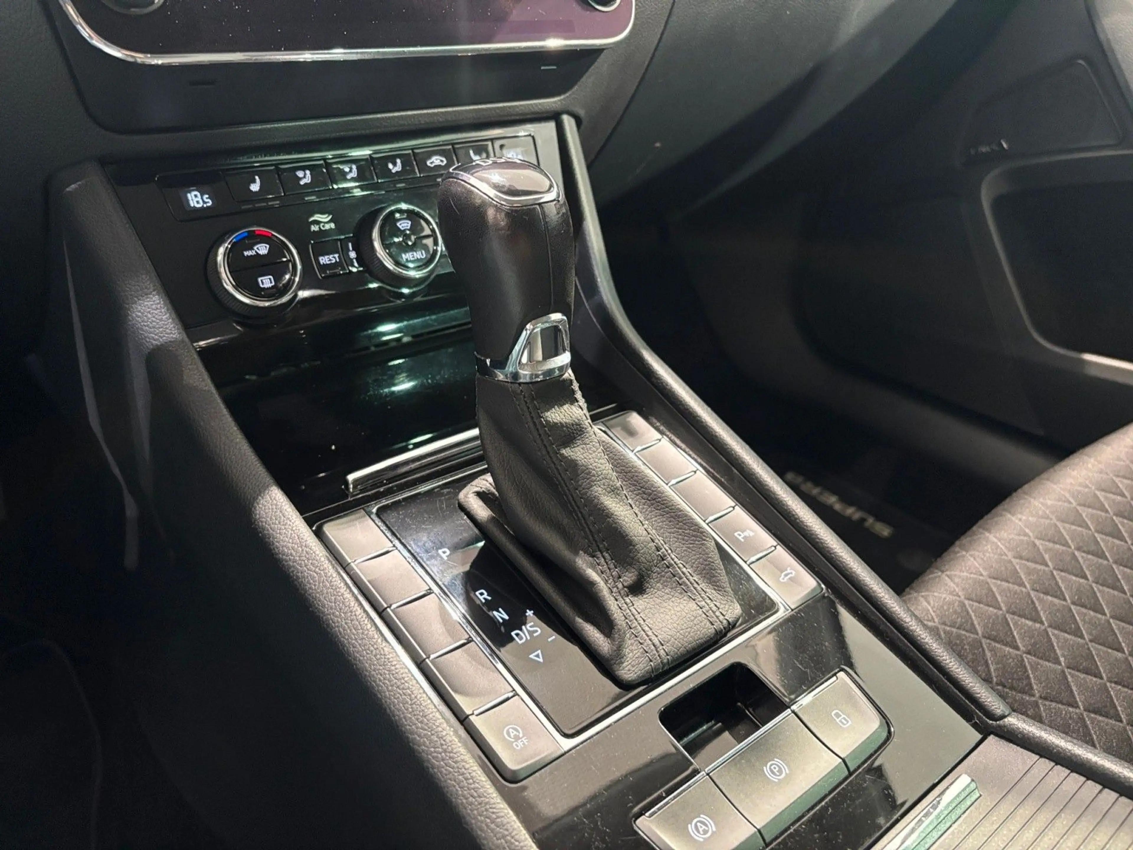 Skoda Superb 2.0TDI DSG AHK APP ACC KAM CANTON KESSY — photo 13