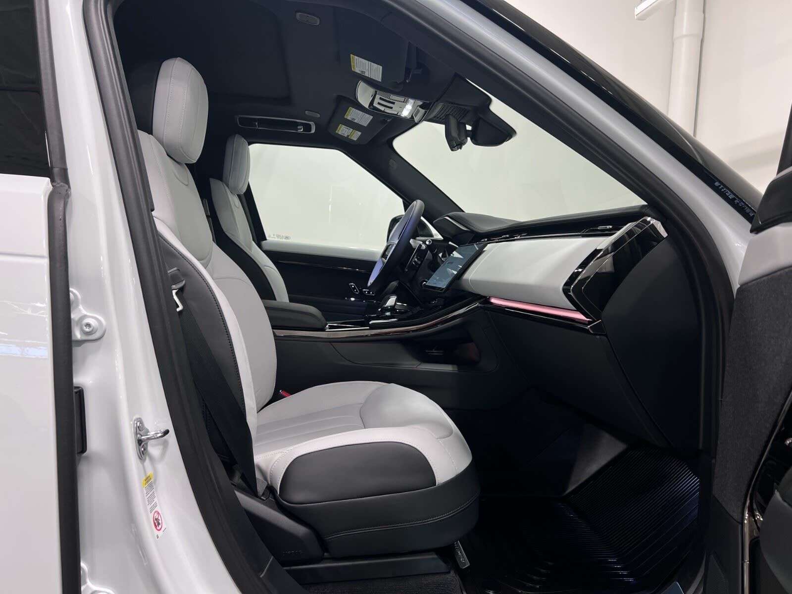 2026 Land Rover Range Rover Sport P400 DYNAMIC HSE alt 5