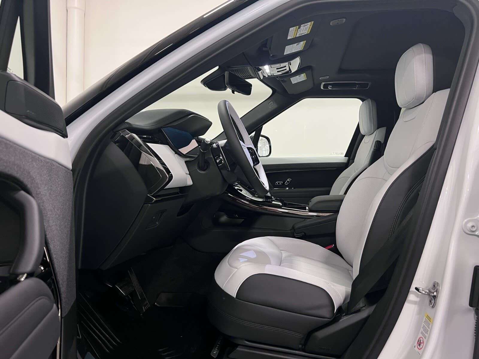 2026 Land Rover Range Rover Sport P400 DYNAMIC HSE thumb 33