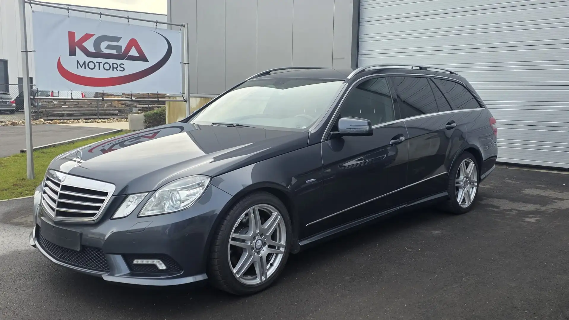 Mercedes-Benz E 350 E 350 T CDI AMG BlueEFFICIENCY  Avantgarde Blau - 1