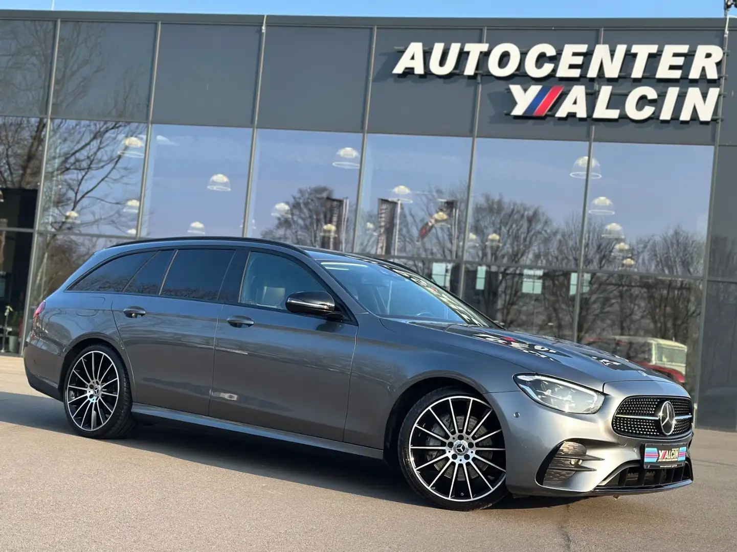 Mercedes-Benz E 220 d T Autom. AMG-Line ACC/AHK/20LM/R-CAM Grey - 1