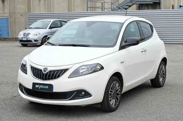 Lancia Ypsilon 1.0 firefly hybrid Gold Plus