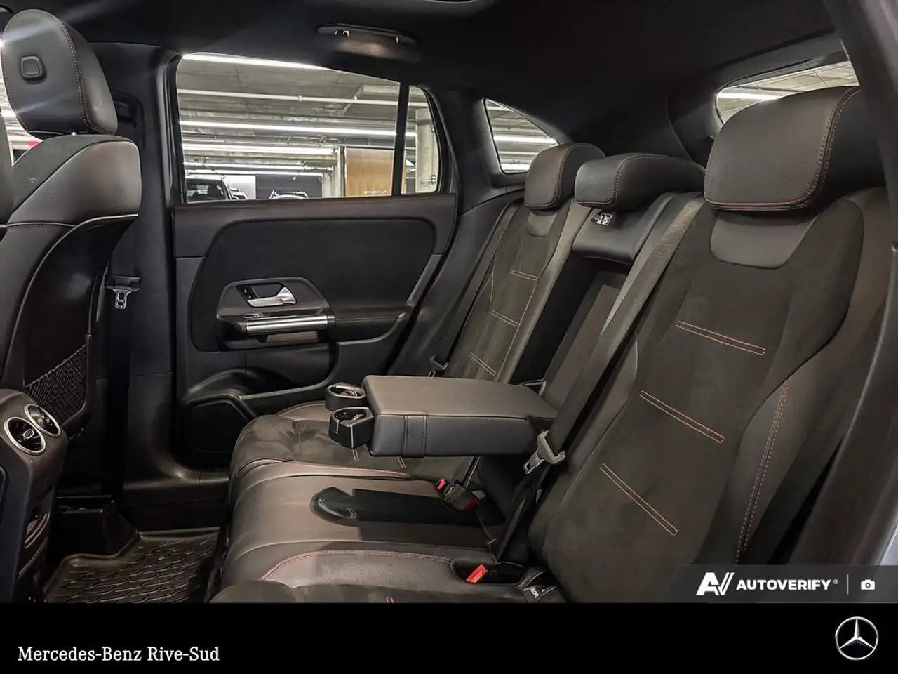 Mercedes-Benz GLA снимка Mercedes-Benz GLA
