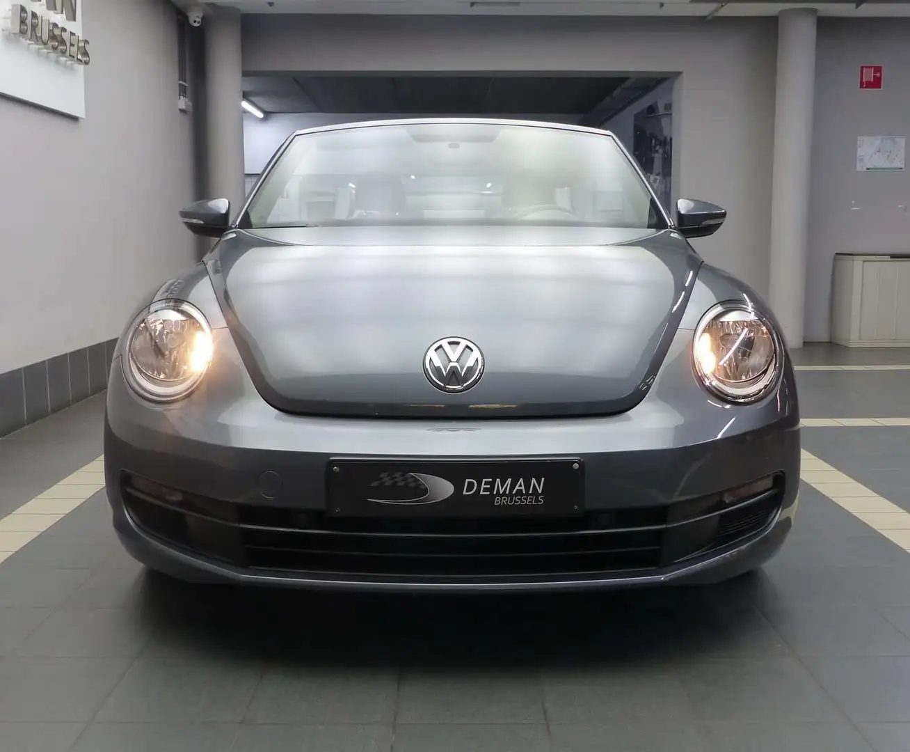 Volkswagen Beetle 1.2 TSI* Aide au stationnement* Ecran tactile Gris - 2