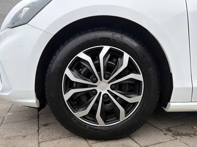 Ford Focus view 9