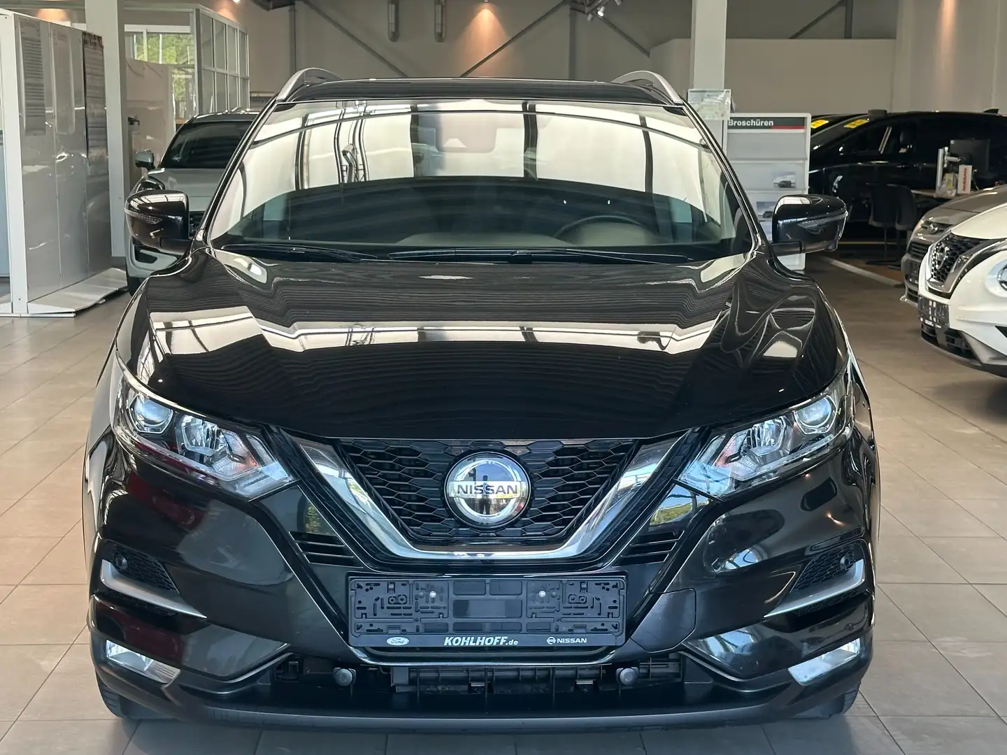 Nissan Qashqai 1.3 DIG-T N-Connecta 159PS Panorama Winter Navi Zwart - 2