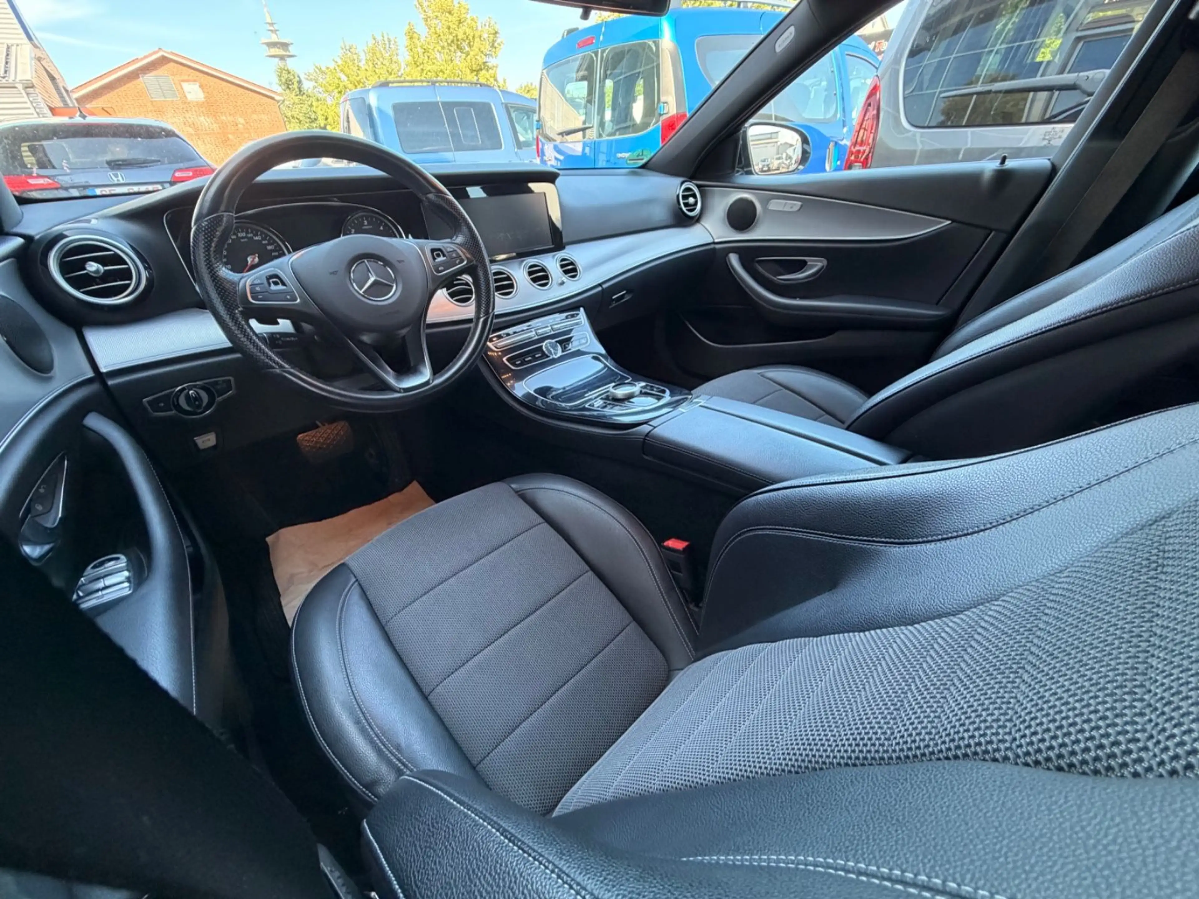 Mercedes-Benz E 350 D T 4Matic Avantgarde V6 AHK/TEMP — photo 12