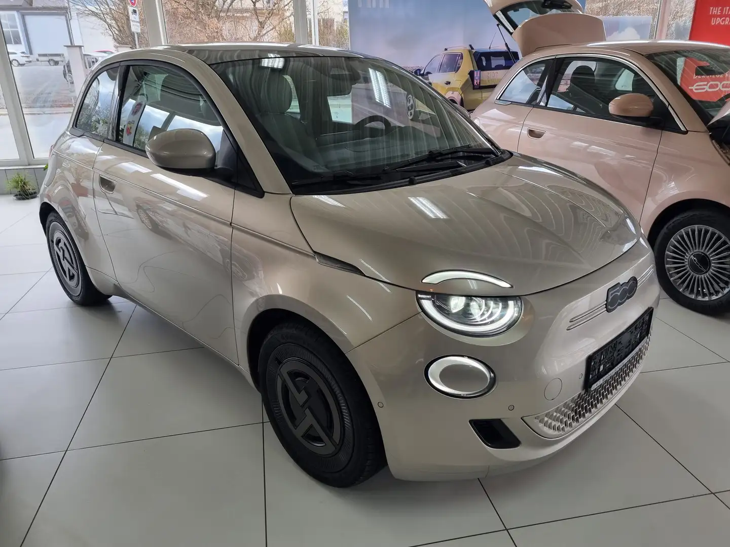 Fiat 500e Sonderedition Giorgio Armani Collector's Edition Beige - 2