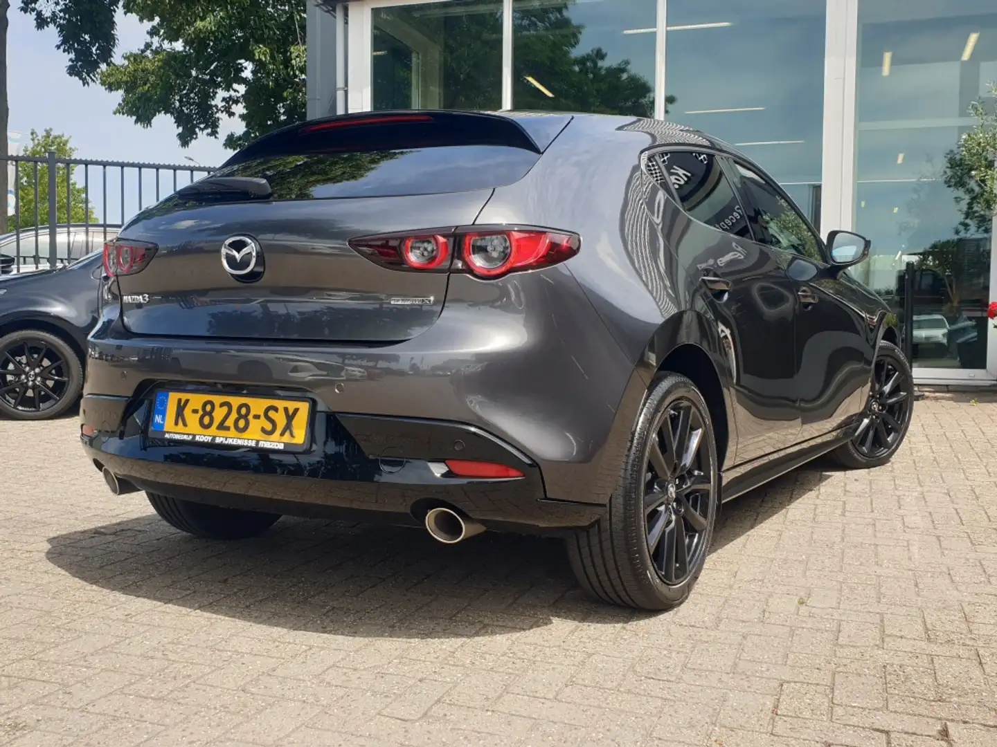Mazda 3 2.0 180PK Luxury / Leder / Clima / Navi Grijs - 2