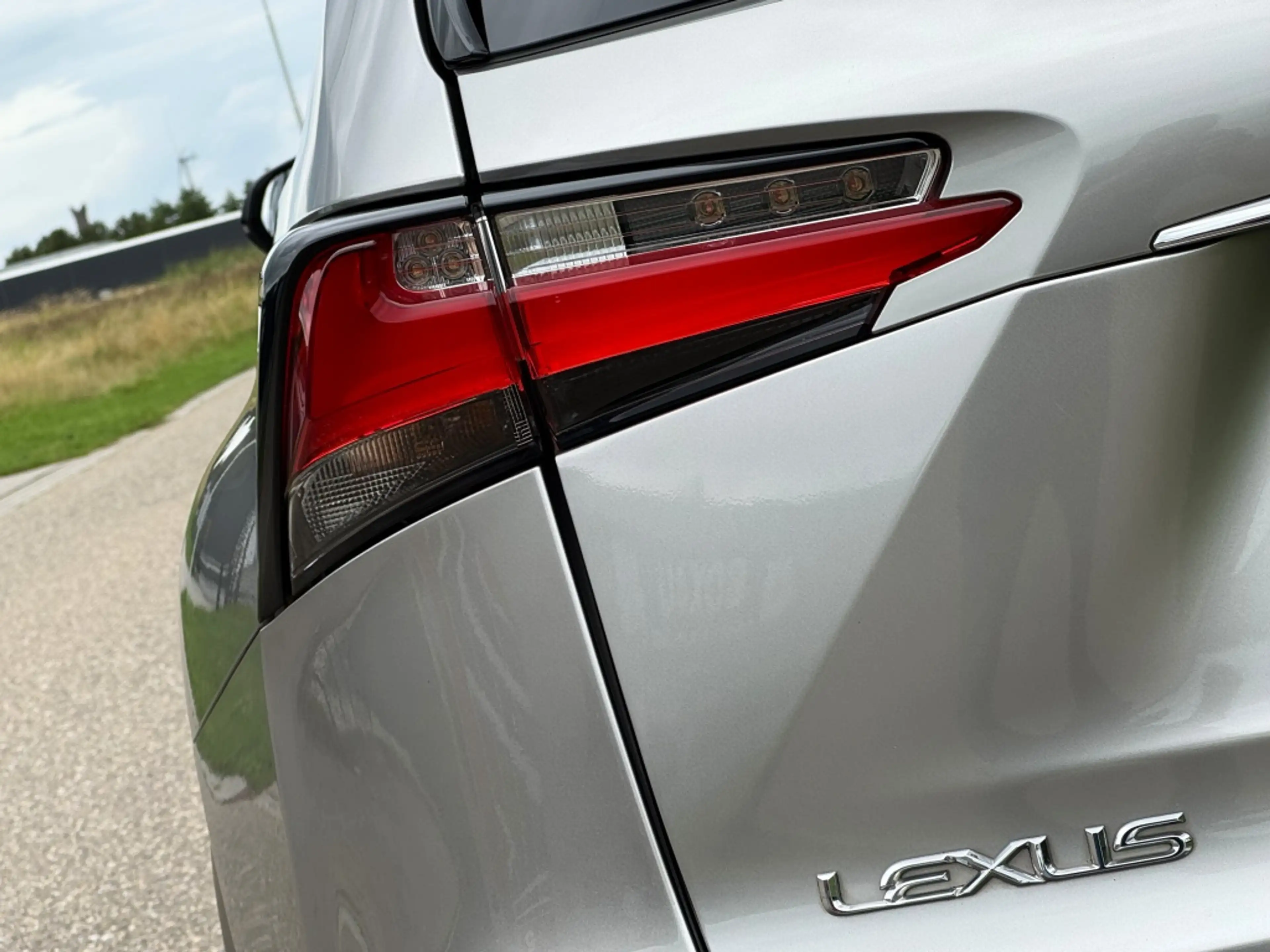 Lexus NX 300h AWD F Sport Trekhaak Schuifdak — photo 6