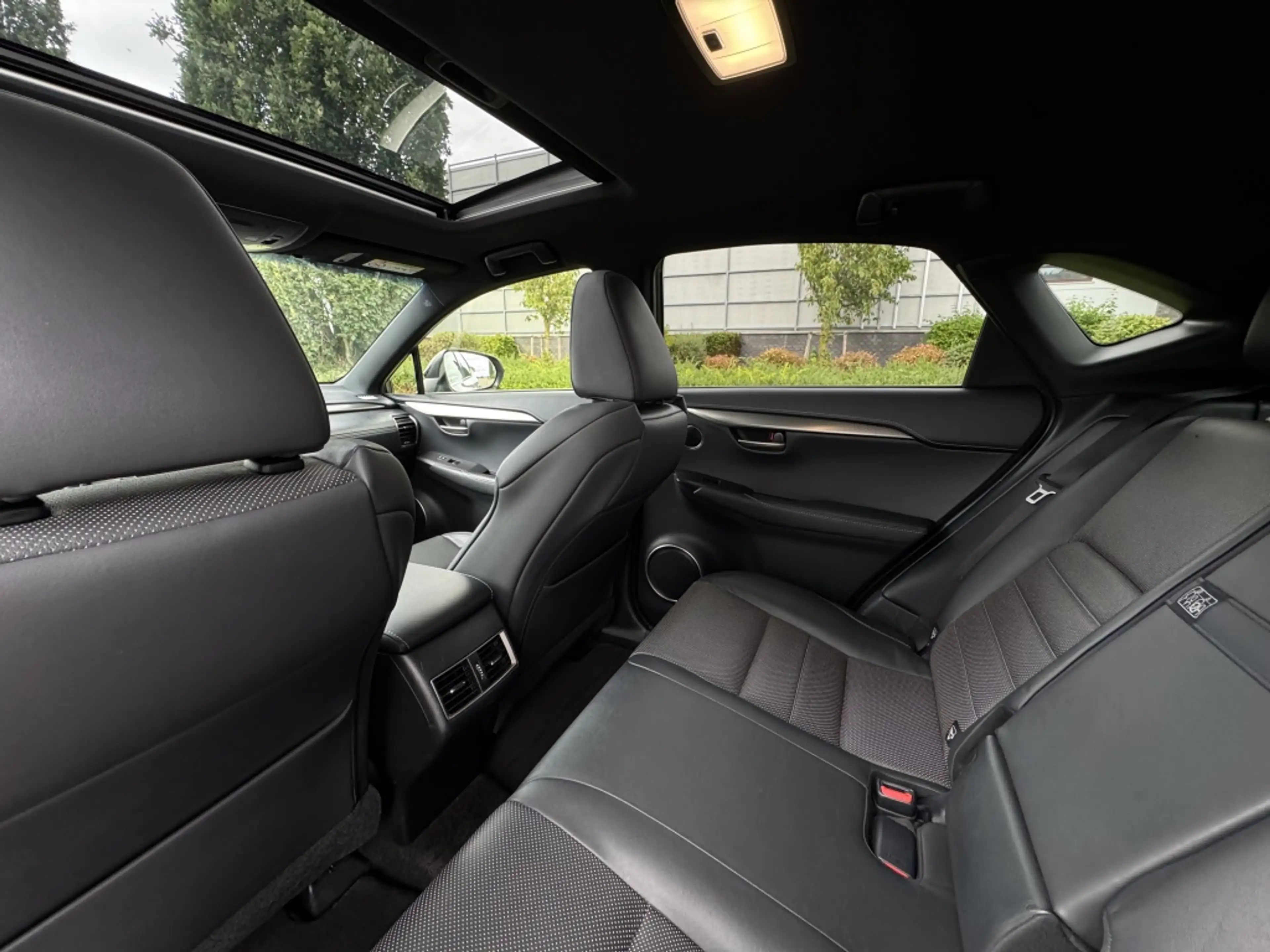Lexus NX 300h AWD F Sport Trekhaak Schuifdak — photo 10