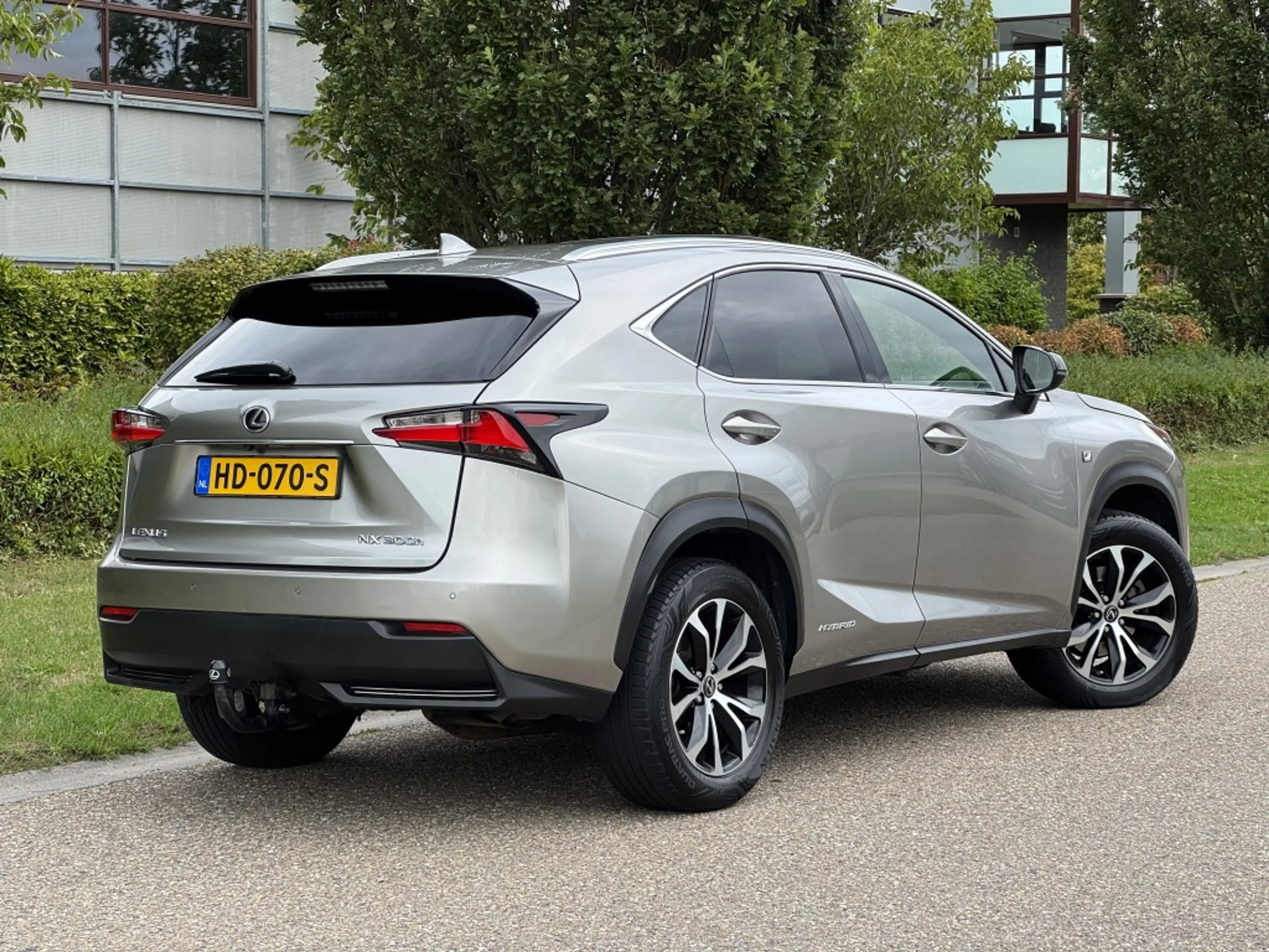 Lexus NX 300h AWD F Sport Trekhaak Schuifdak — photo 2