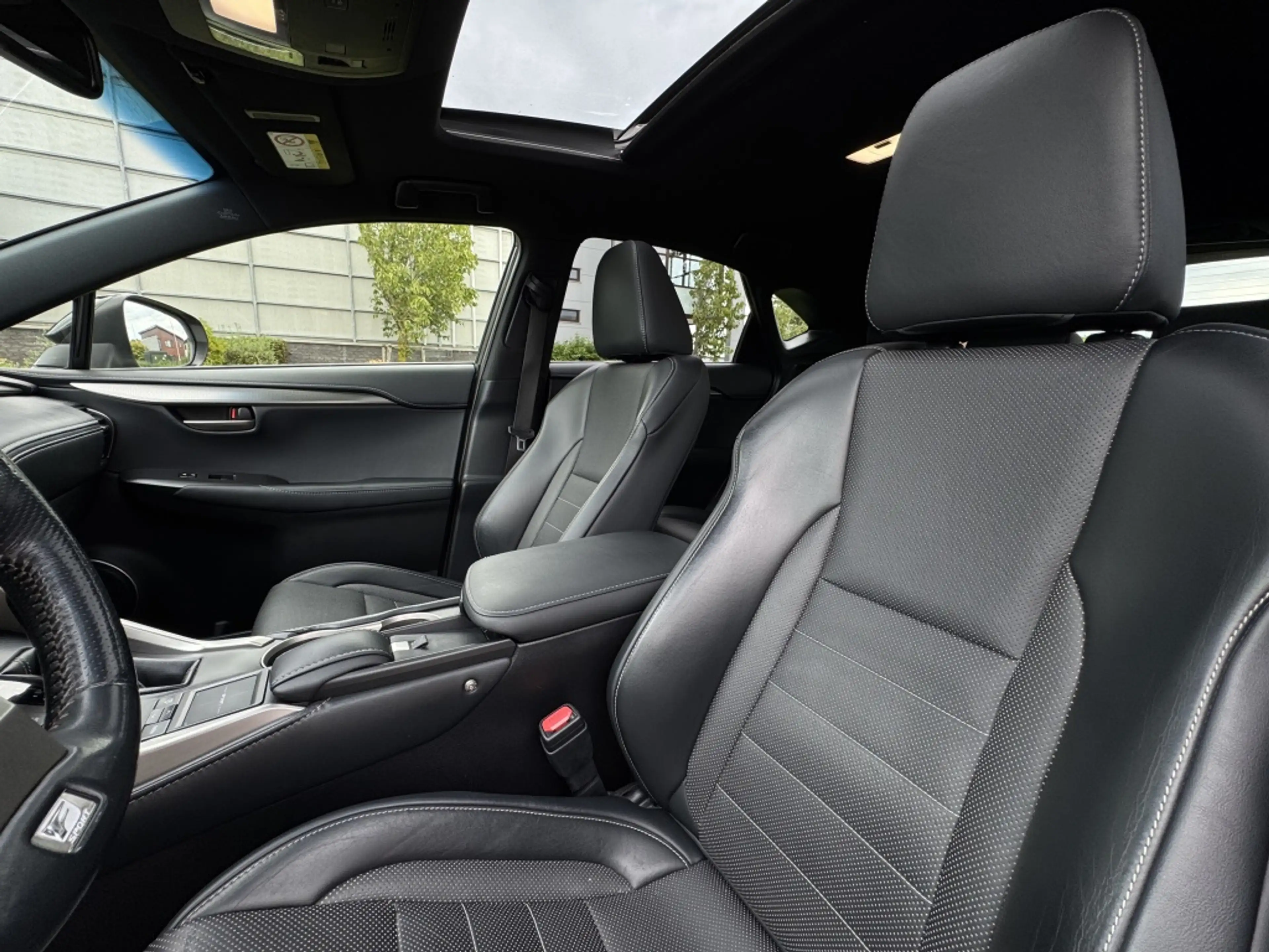 Lexus NX 300h AWD F Sport Trekhaak Schuifdak — photo 8