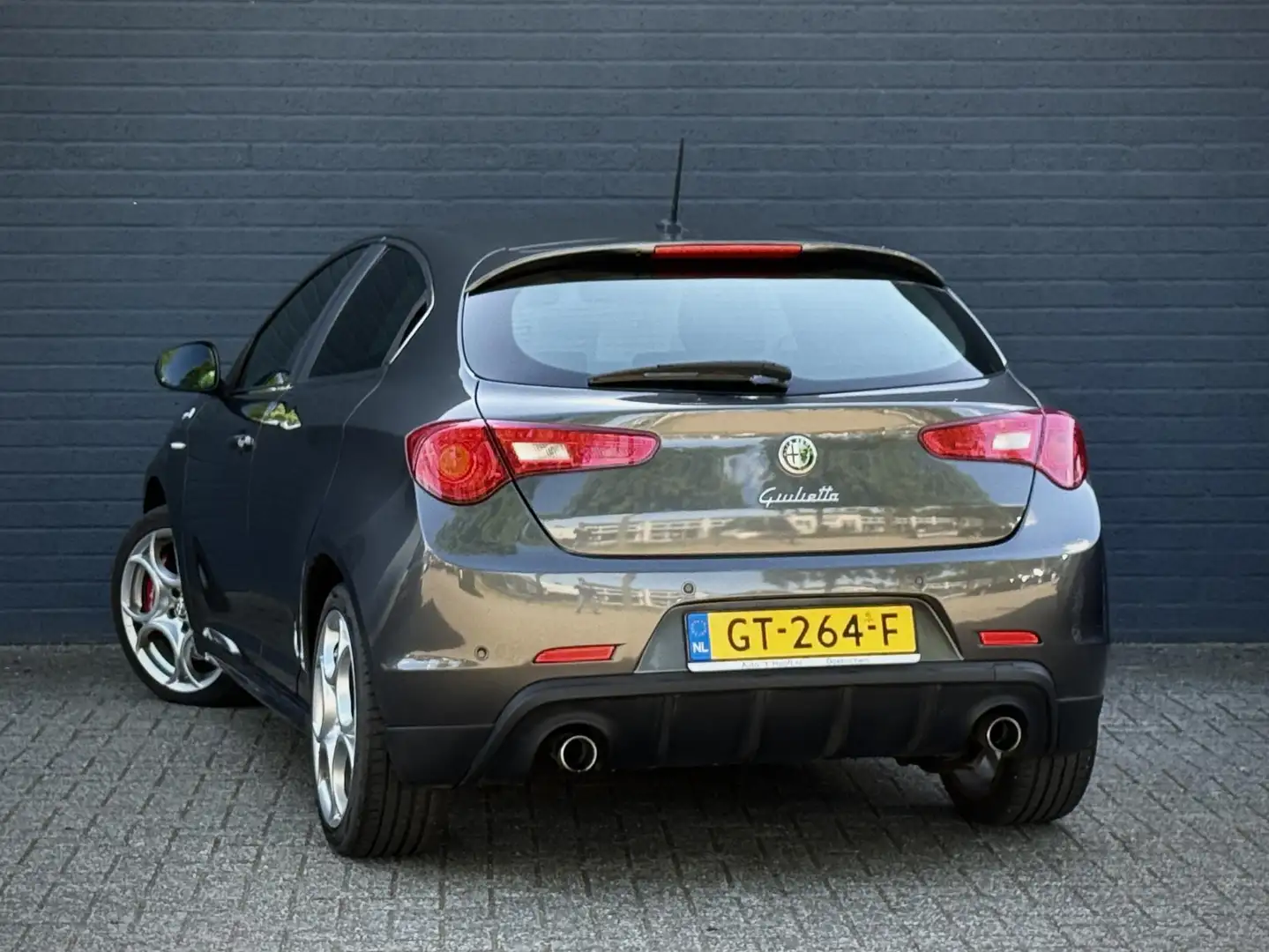 Alfa Romeo Giulietta 2.0 JTDm Exclusive AUTOMAAT / QV LINE / CRUISE / N Grau - 2