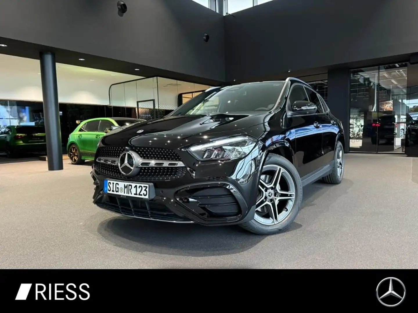 Mercedes-Benz GLA 200 d AMG+AHK+DISTRONIC+TOTWKL+KEYL+360°+ Schwarz - 1
