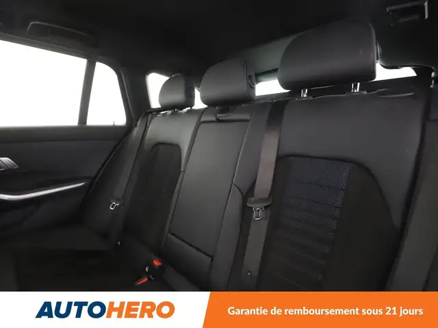 BMW 3 Series view 14