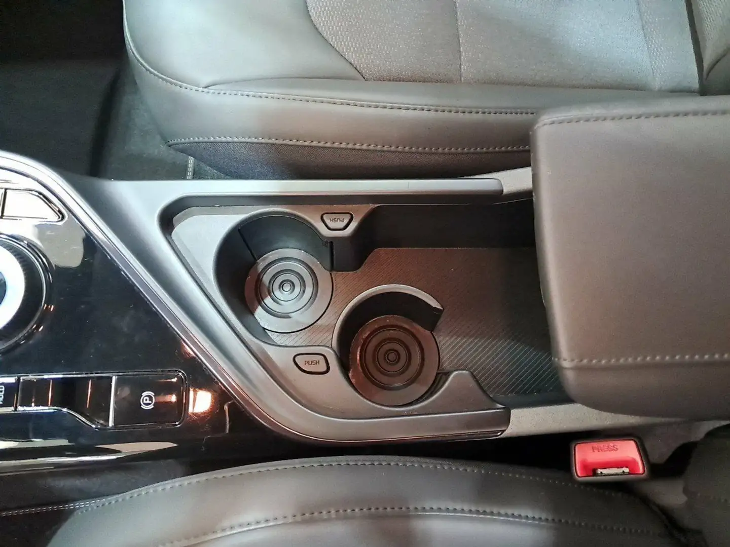 Kia Niro 1.6 GDi HEV 104kW (141CV) Drive Gris - 2