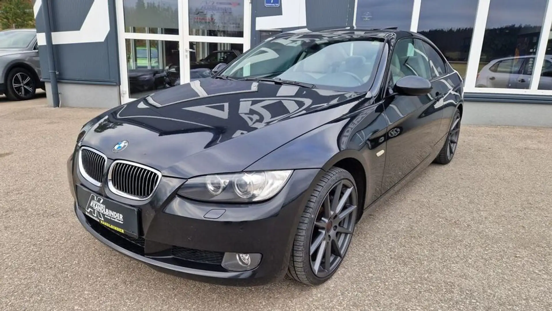 BMW 330 i xDrive Coupé Noir - 1