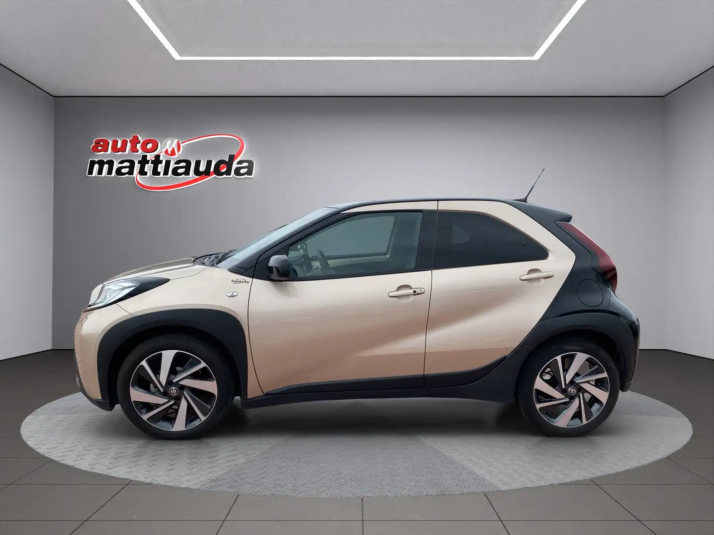 Toyota Aygo X Aygo X 1.0 Lounge Air 72cv Oro - 2