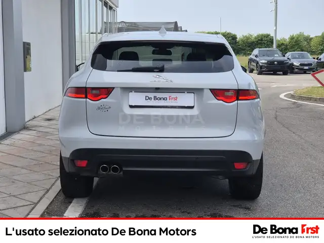 Jaguar F-Pace view 5