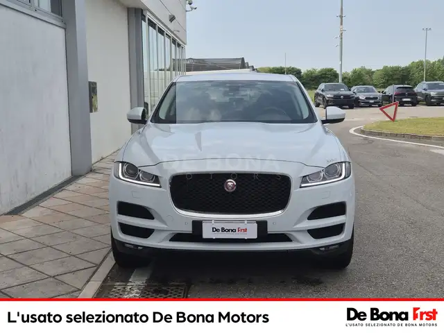 Jaguar F-Pace view 2