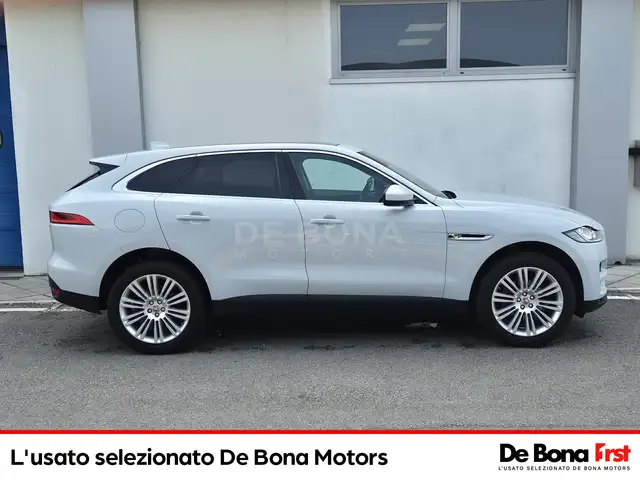 Jaguar F-Pace view 6