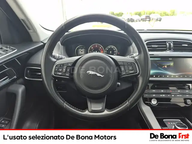 Jaguar F-Pace view 10
