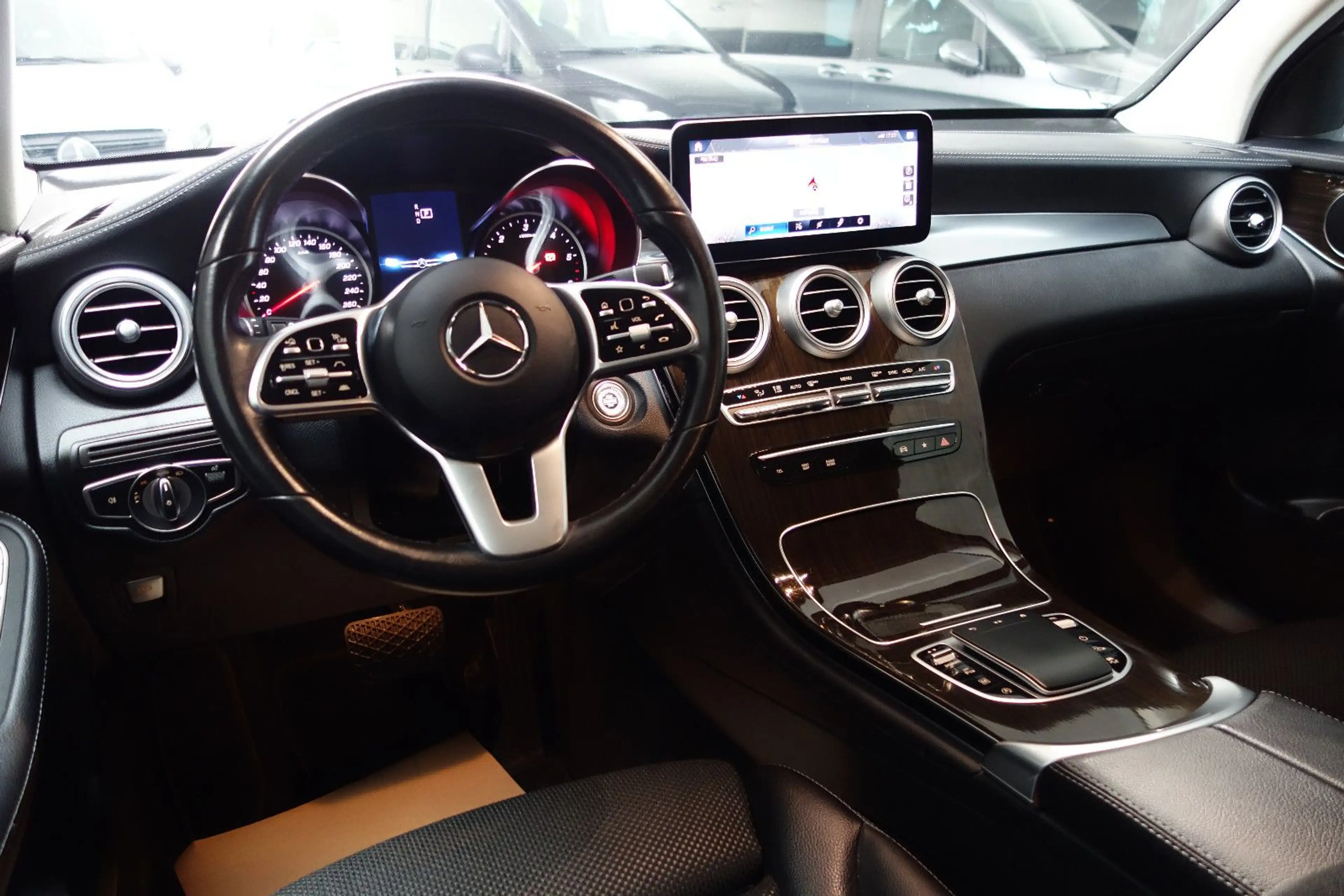 Mercedes-Benz GLC 200 d 4Matic Designo 9G/Leder/MBUX/Distronic+ — photo 10
