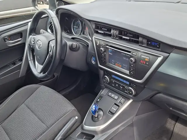 Toyota Auris view 3