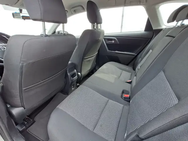 Toyota Auris view 13