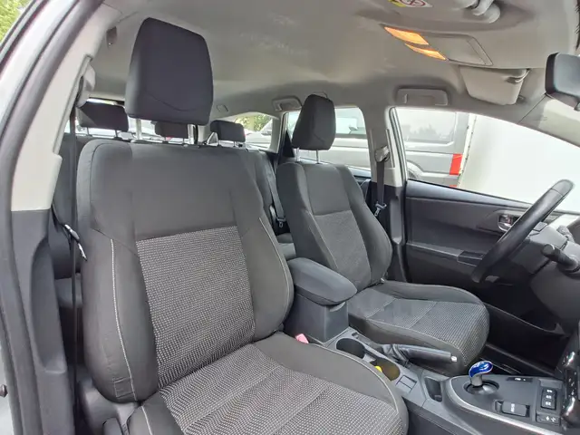 Toyota Auris view 4