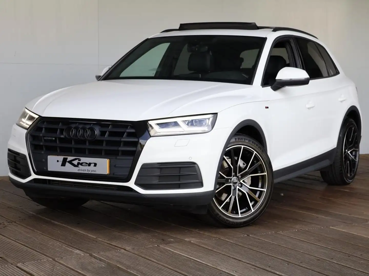Audi Q5 2.0 TFSI quattro Sport S Line Black Edition | Bang Wit - 2