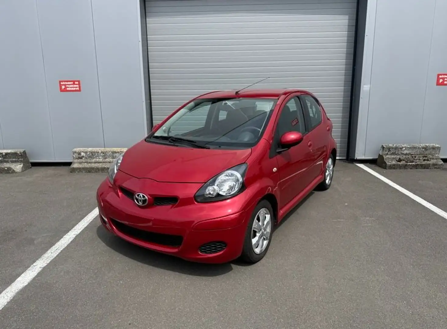 Toyota Aygo 1.0i AUTOMATIQUE - MIAMI EDITION Czerwony - 1