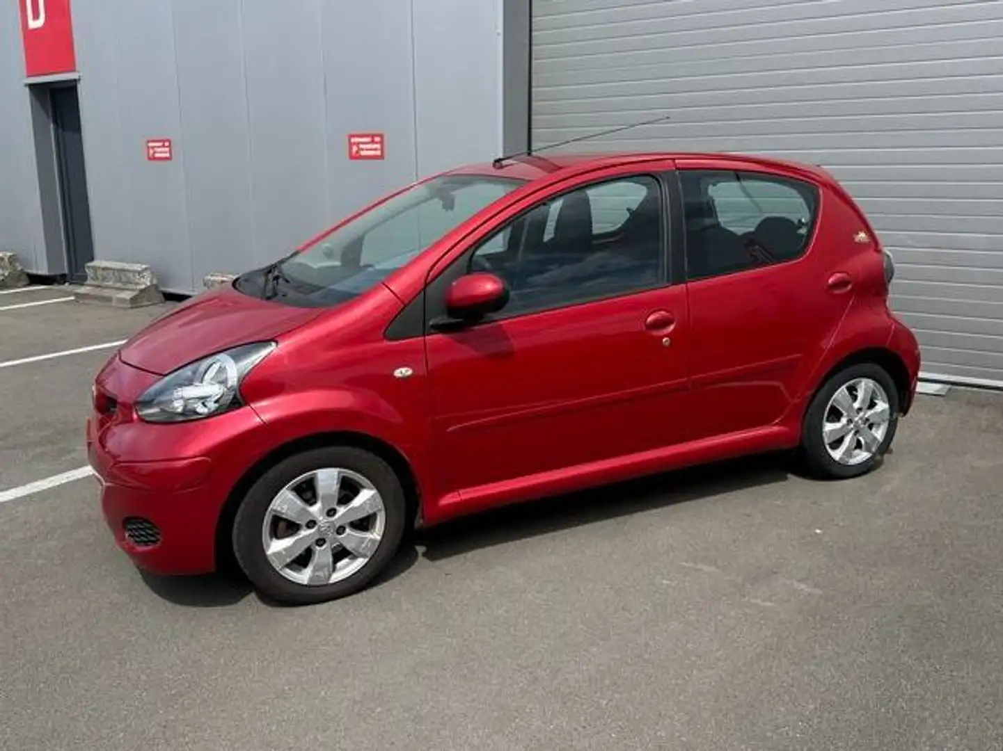 Toyota Aygo 1.0i AUTOMATIQUE - MIAMI EDITION Czerwony - 2